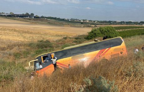 אוטובוס התהפך בכביש 1, פצועים קל